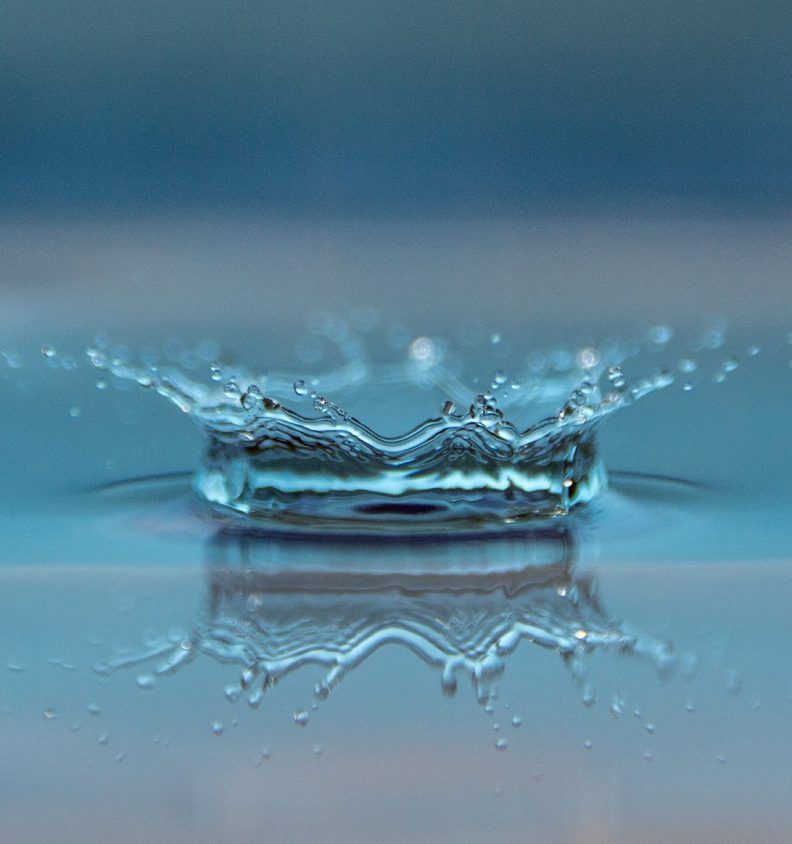 Vattendroppe med ringeffekter