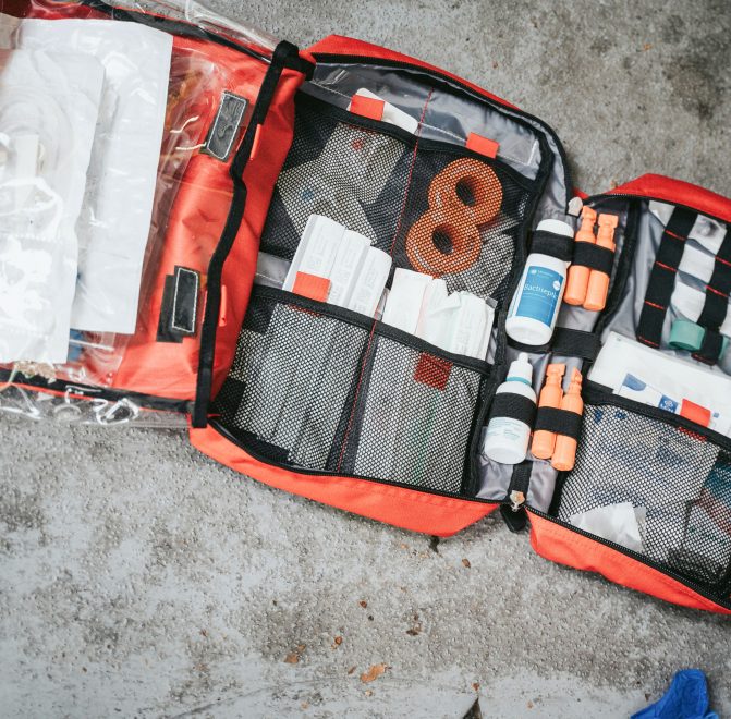 Bild av första hjälpen låda